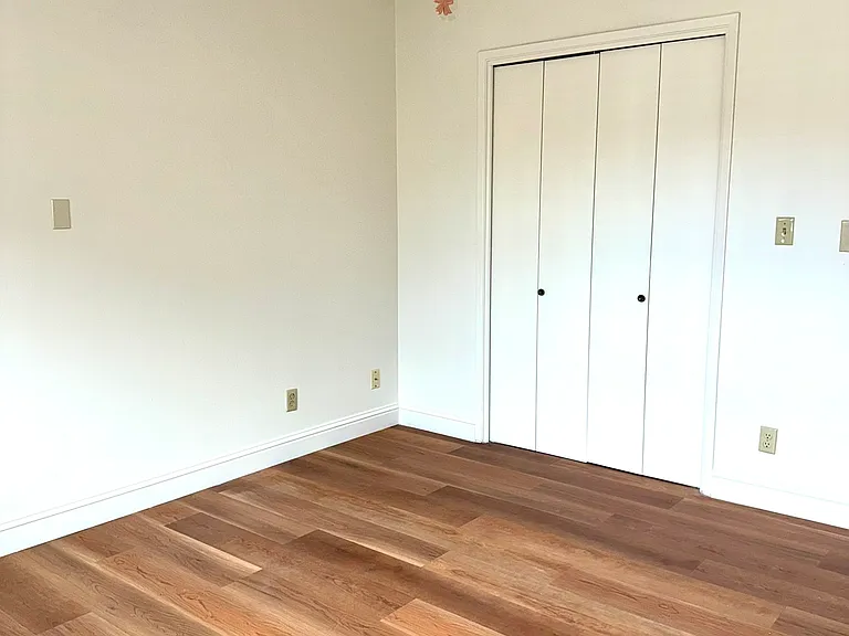 33 Russell Ave — Photo 9