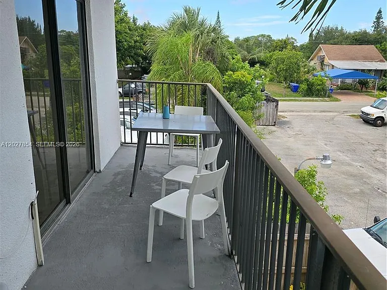 2514 Taylor St #10 — Photo 8