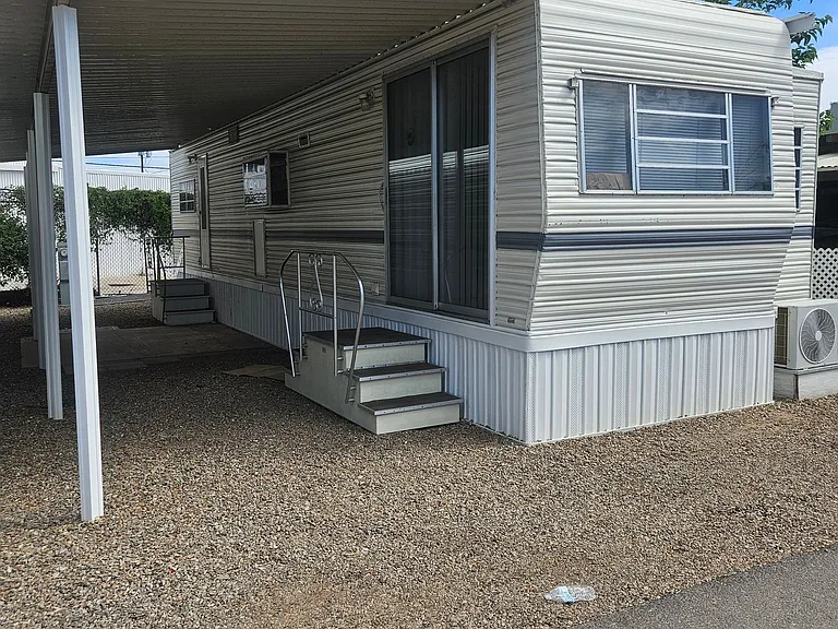 3142 N Balboa Ave — Photo 2