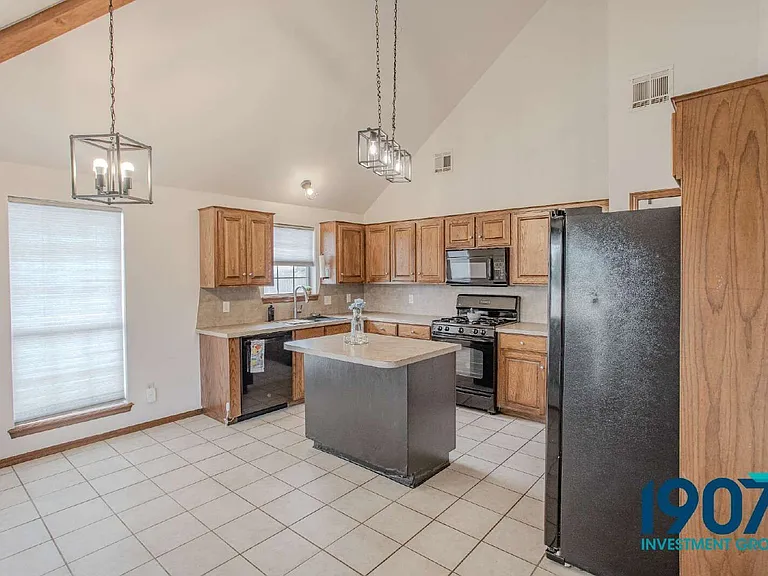 2508 Tyler Ln — Photo 8