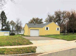 312 3rd St NW, Parshall, ND 58770