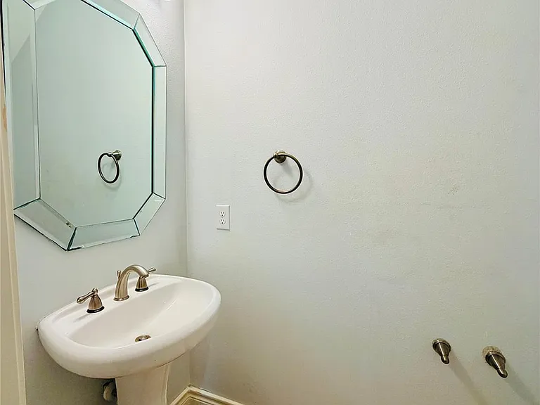 3526 Cline St — Photo 10