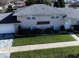 4844 W 107th St, Oak Lawn, IL 60453