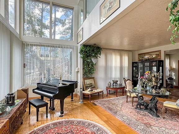 5th image of 514 College Ave