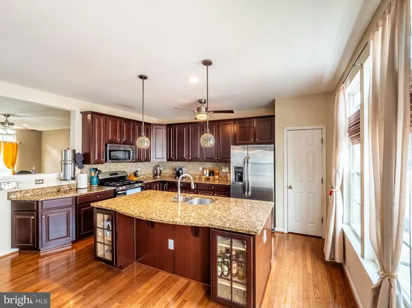6 Fox Ct, Delanco, NJ 08075