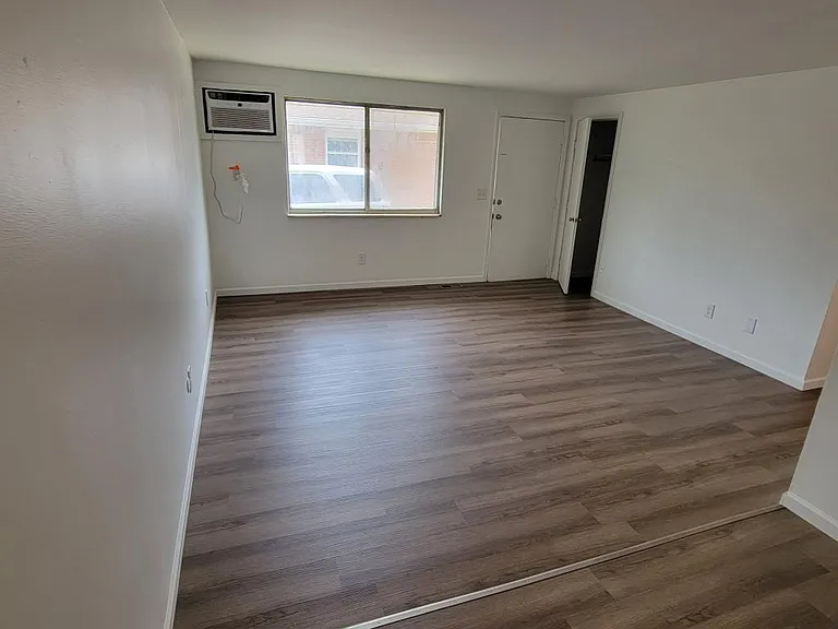 1529 Miami Ave — Photo 13