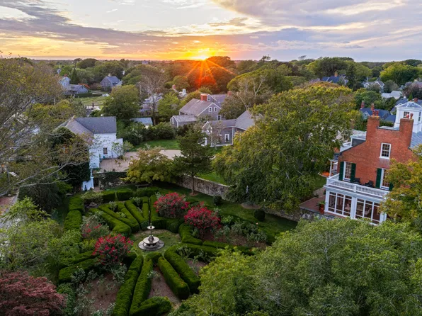 19 Pleasant St, Nantucket, MA 02554