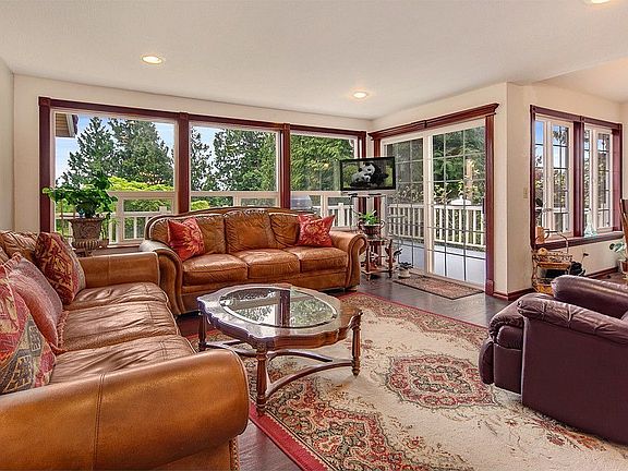 5th image of 1020 227th Ave NE