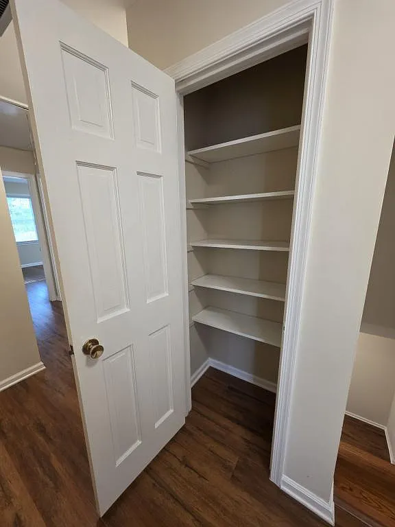 212 Stratford Dr — Photo 4