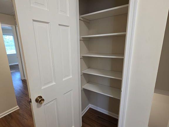 4th image of 212 Stratford Dr