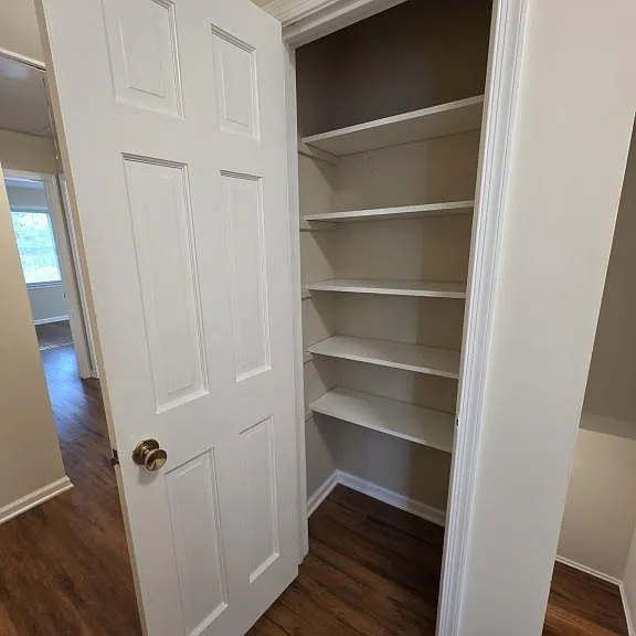 212 Stratford Dr — Photo 4
