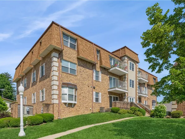 516 Lincoln St APT 203, Pella, IA 50219
