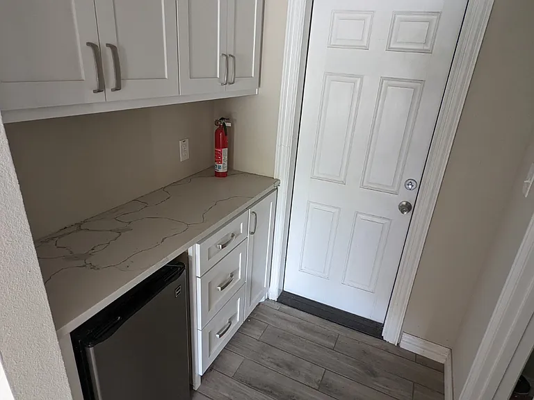 701 W Houston St — Photo 14