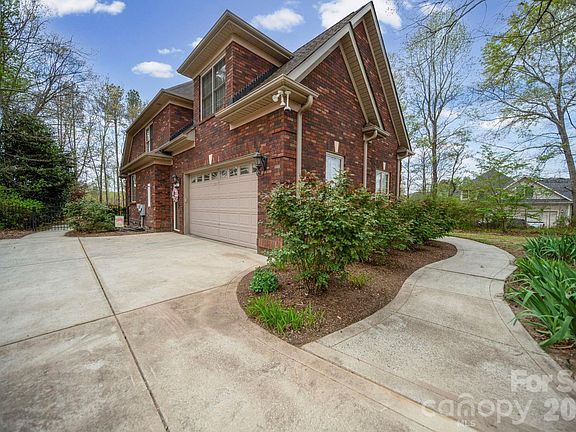 4th image of 6118 Bickett Ridge Dr