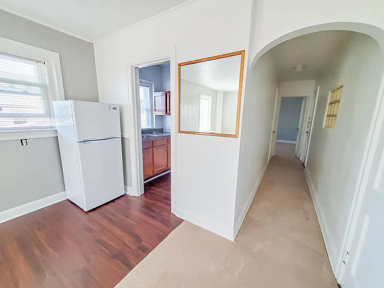 238 W 8th St — Photo 3
