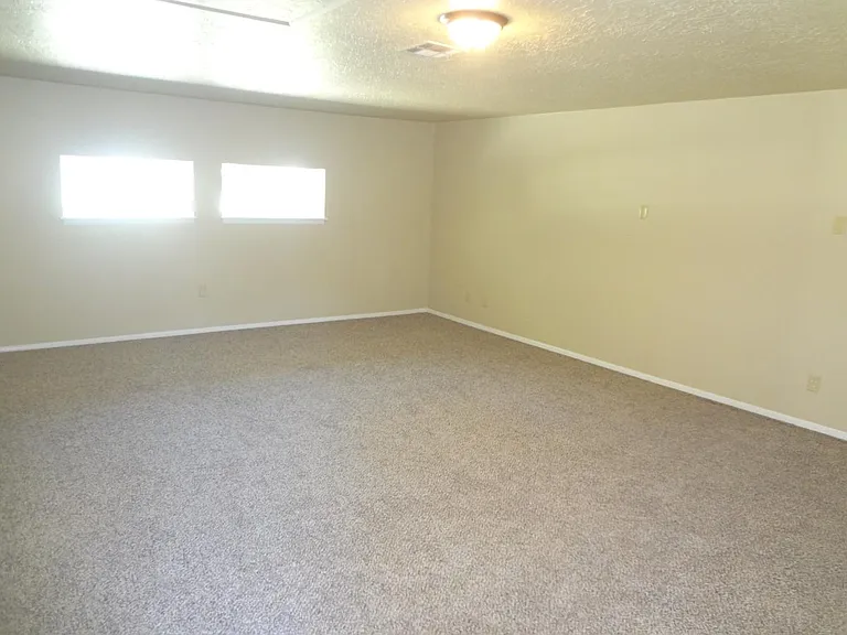 309 Rosewood Dr — Photo 5