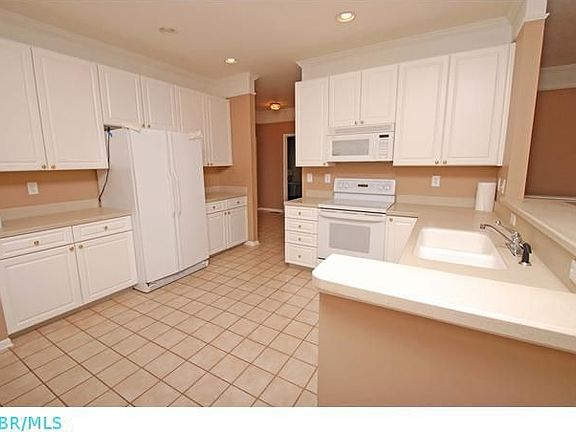 5th image of 393 Wyndham Park S