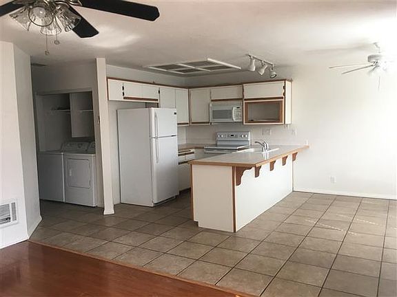 4th image of 12616 Lakeshore Dr APT 14