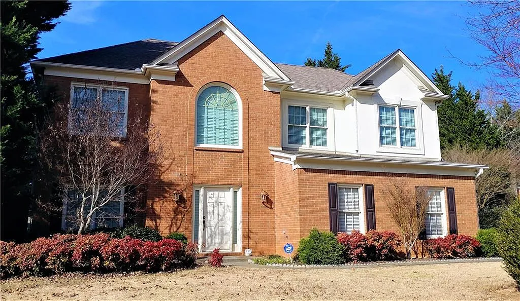 4 bed, 2.5 bath, 2433 sqft, $3,200 — Photo 1
