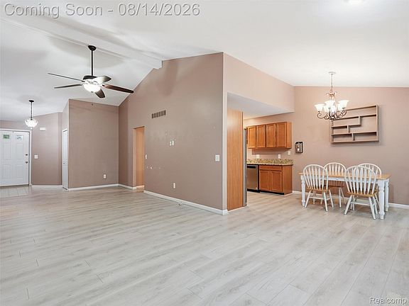 5th image of 12375 Hickory E