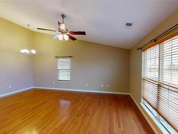 4th image of 720 Harbor Woods Dr Unit D