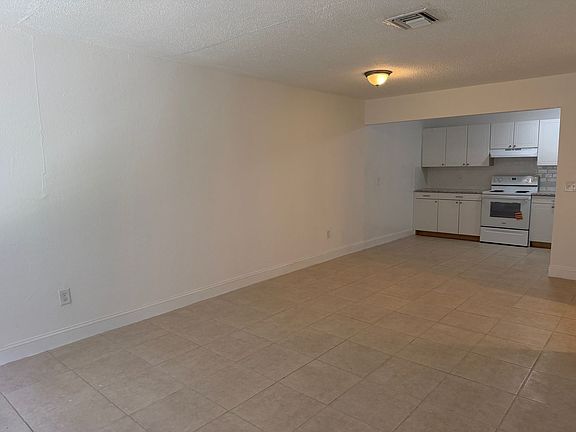 4th image of 3891 Riverside Dr #D