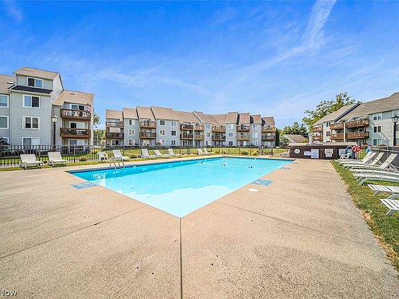 5th image of 6035 Lake Rd W APT 423