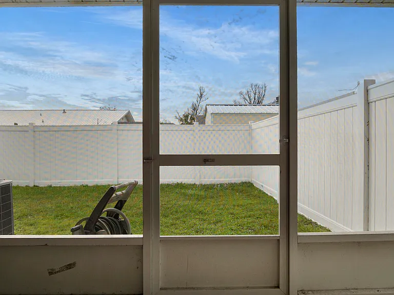 2518 Johnson Dr — Photo 14