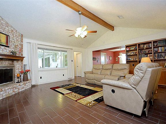 4th image of 507 Hillhurst Dr