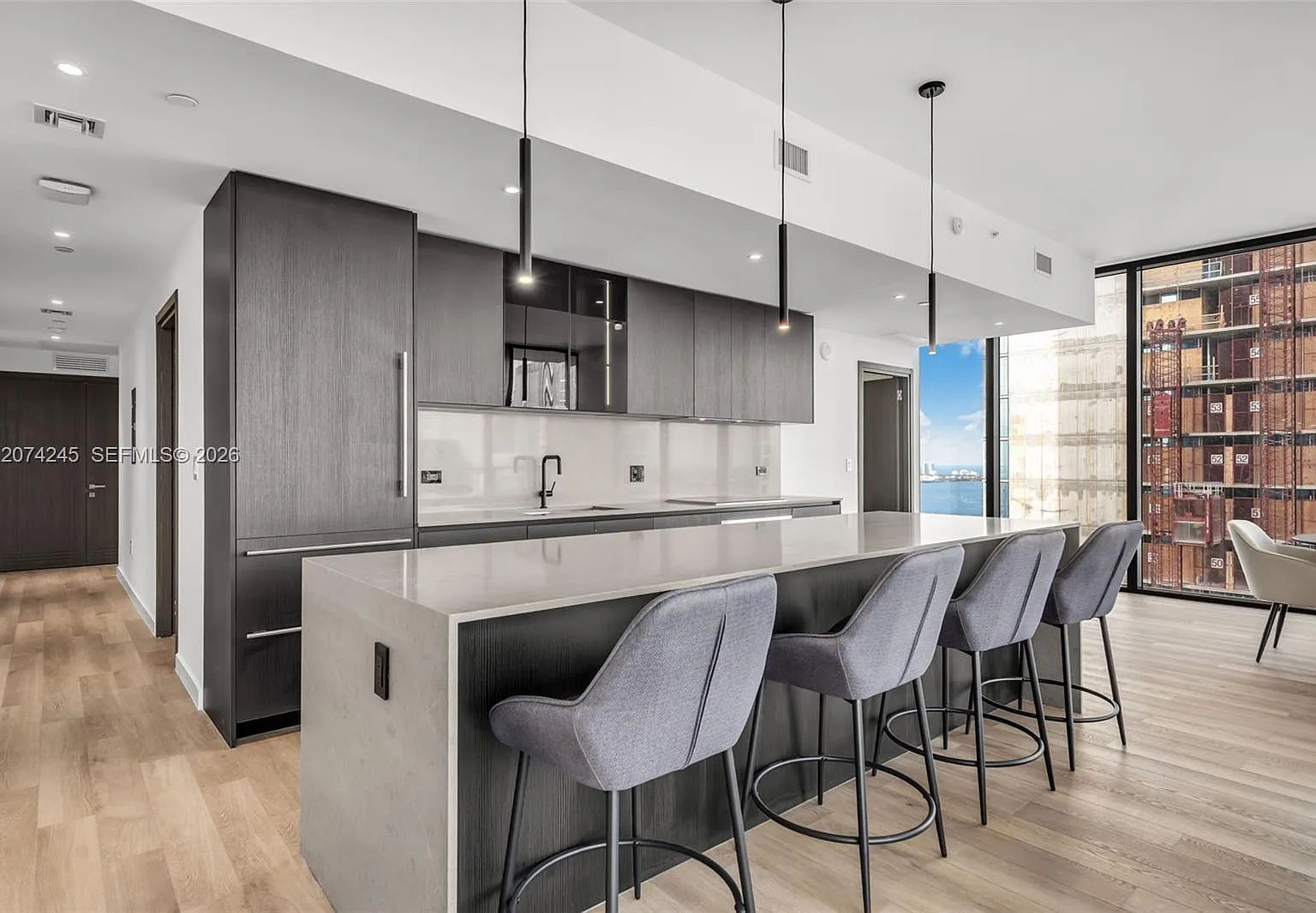 2 bed, 2.5 bath, 2450 sqft, $13,500 — Photo 3