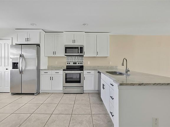 3rd image of 10438 Grimes St