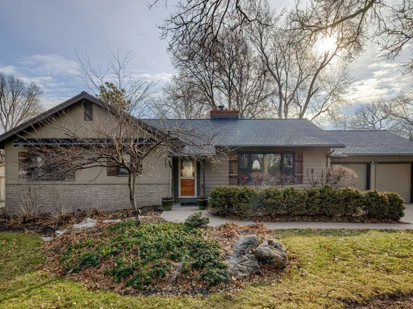 1253 Pine Rd, Omaha, NE 68144