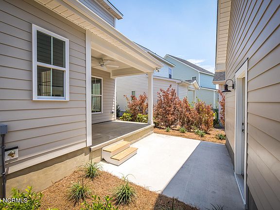 4th image of 1071 Bradshaw Terrace