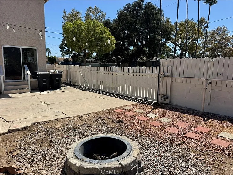 1041 W Acacia Ave — Photo 25
