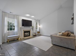 102 Stoneham Dr, Glassboro, NJ 08028