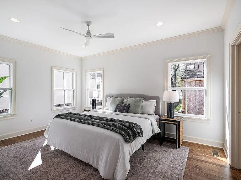 221 Williamsburg St NE — Photo 37