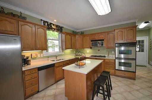 5th image of 335 Laurel Green Way