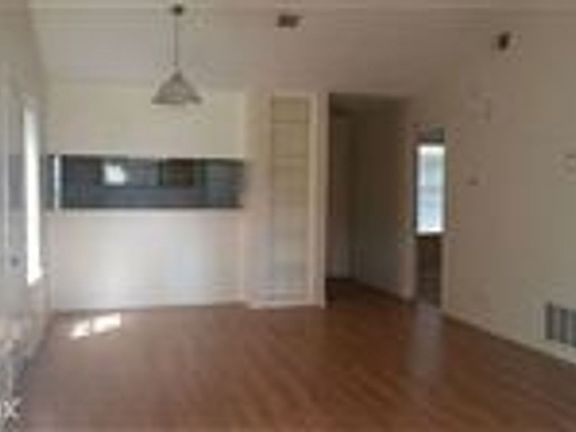 4th image of 2529 Hickory Dr
