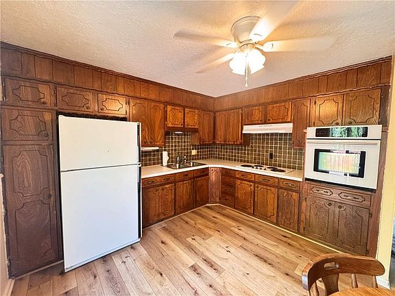 5th image of 1609 S Ellison Way