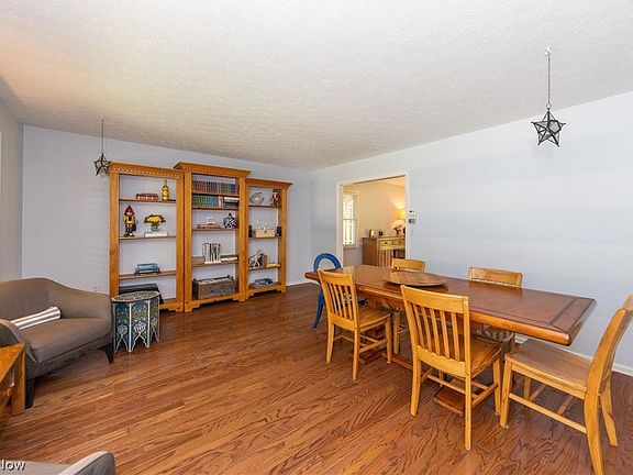 3rd image of 168 Elm Ct