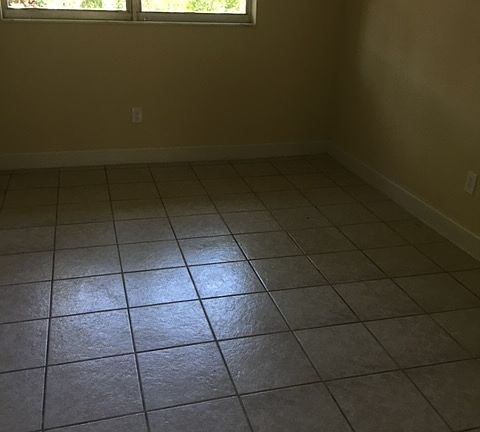 3rd image of 910 S L St #17