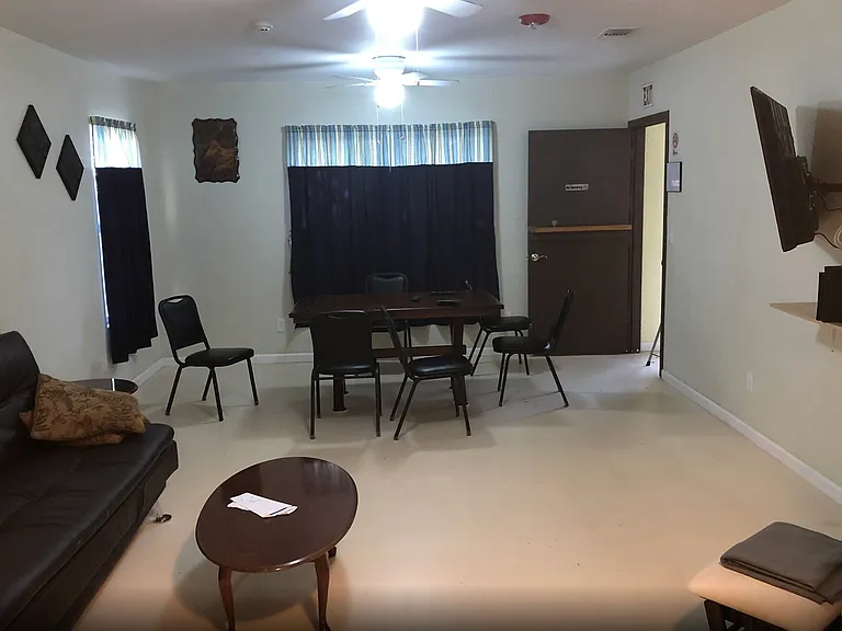 2522 Holly Hill Dr — Photo 20