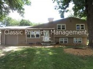 1605 NE Shady Lane Dr, Gladstone, MO 64118