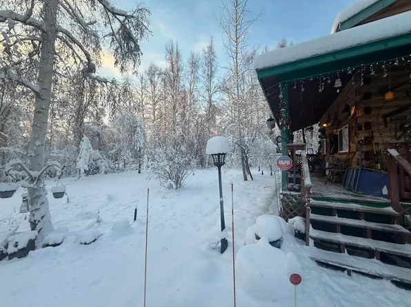 945 Chickadee Loop, Fairbanks, AK 99712