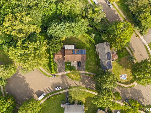 4th image of 28 Twin Circle Road