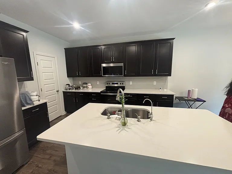 531 Montrose Dr — Photo 3