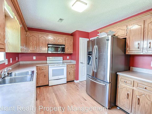 4th image of 115 West Dr