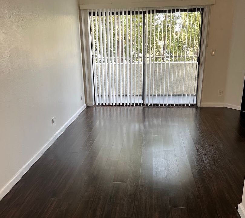 1st image of 825 1/2 S Hobart Blvd #11776260