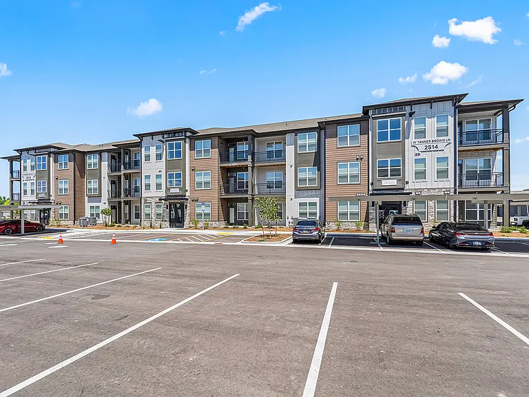 The Logan Luxury Apartments — Photo 58