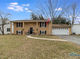 6401 Wedgewood Dr, Sylvania, OH 43560